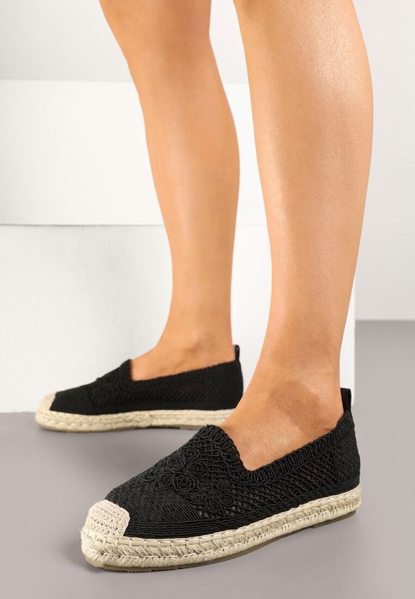 Born2be - Czarne Szydełkowe Espadryle Vices na Podeszwie z Plecionki Jelseli. Okazja: na co dzień. Kolor: czarny. Styl: klasyczny, casual, elegancki