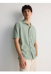 Reserved - Wzorzysta koszula comfort fit - jasnozielony. Kolor: zielony. Materiał: dzianina