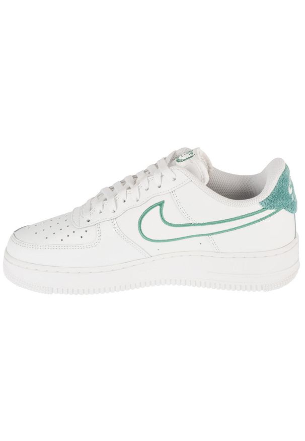 Nike - Buty sportowe Sneakersy męskie, Air Force 1 07 LV8. Kolor: biały. Model: Nike Air Force. Sport: turystyka piesza