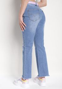 Born2be - Niebieskie Jeansy Dzwony z Paskiem z Biżuteryjną Klamrą w Komplecie Saneja. Okazja: na co dzień. Kolor: niebieski. Długość: długie. Styl: casual, retro, elegancki #3
