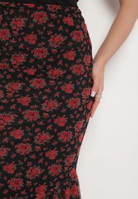 Born2be - Czarno-Czerwona Spódnica o Dopasowanym Kroju Zdobiona Falbanką Efririsse. Okazja: na co dzień. Kolor: czarny. Wzór: aplikacja. Styl: klasyczny, casual #6