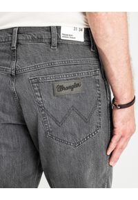 Wrangler - WRANGLER TEXAS MĘSKIE SPODNIE JEANSOWE DUSTY GRANITE W121P416N 112126173. Okazja: na spotkanie biznesowe. Styl: elegancki, biznesowy
