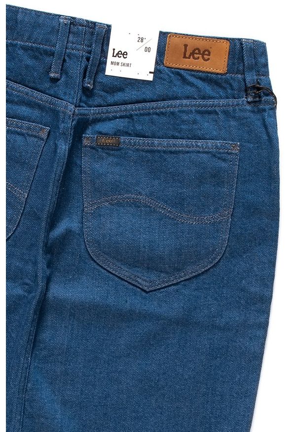 Lee - SPÓDNICA JEANSOWA LEE MOM SKIRT RINSE L38MRE36 112108265. Stan: podwyższony. Materiał: jeans. Wzór: jednolity. Sezon: lato