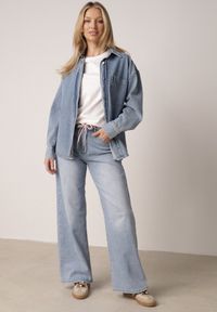 Born2be - Niebieskie Szerokie Jeansy z Bawełną Wysokim Stanem i Paskiem Typu Sznurek Nevinias. Okazja: na co dzień. Stan: podwyższony. Kolor: niebieski. Styl: casual, elegancki #2