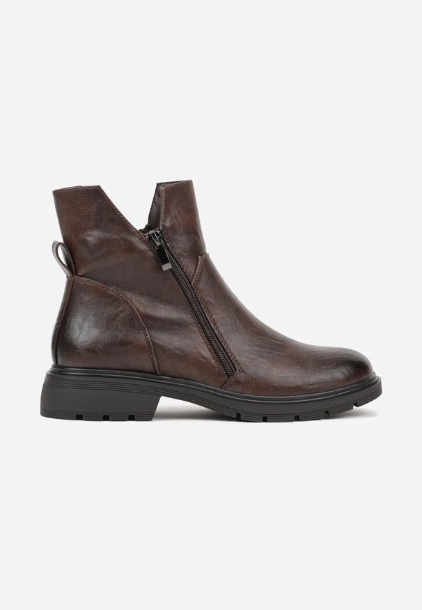 Born2be - Brązowe Asymetryczne Botki Zdobione Suwakiem i Wycięciami w Cholewce Balles. Okazja: na imprezę, na co dzień. Kolor: brązowy. Materiał: jeans. Szerokość cholewki: normalna. Wzór: aplikacja. Obcas: na obcasie. Styl: casual, klasyczny, elegancki. Wysokość obcasa: średni