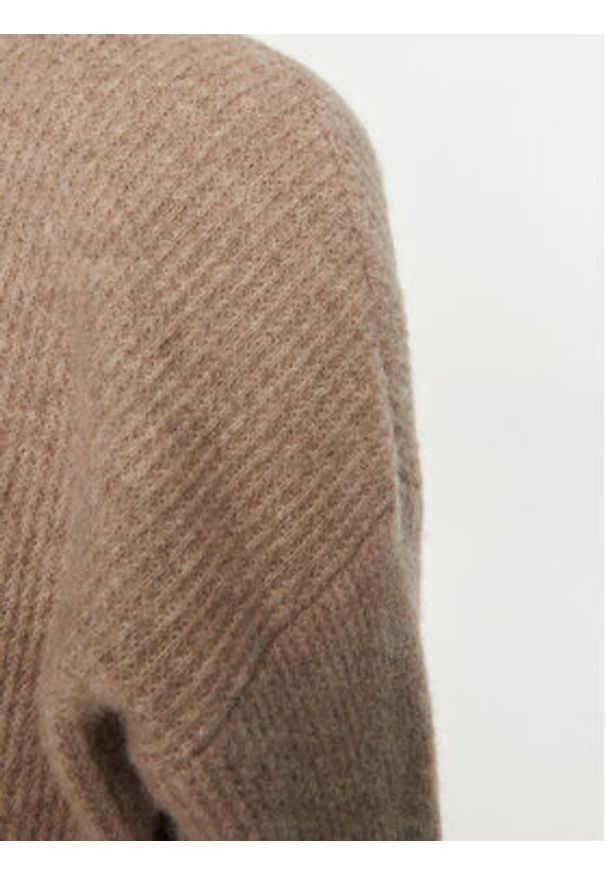 GESTUZ - Gestuz Sweter Alpha 10909332 Beżowy Loose Fit. Kolor: beżowy. Materiał: wełna