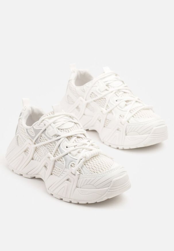 Born2be - Białe Sneakersy z Ozdobnym Sznurowaniem i Tłoczoną Podeszwą Nurilune. Okazja: na co dzień. Kolor: biały. Materiał: jeans