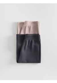 Reserved - Luźne spodnie z modalem - granatowy. Kolor: niebieski. Materiał: dzianina #1