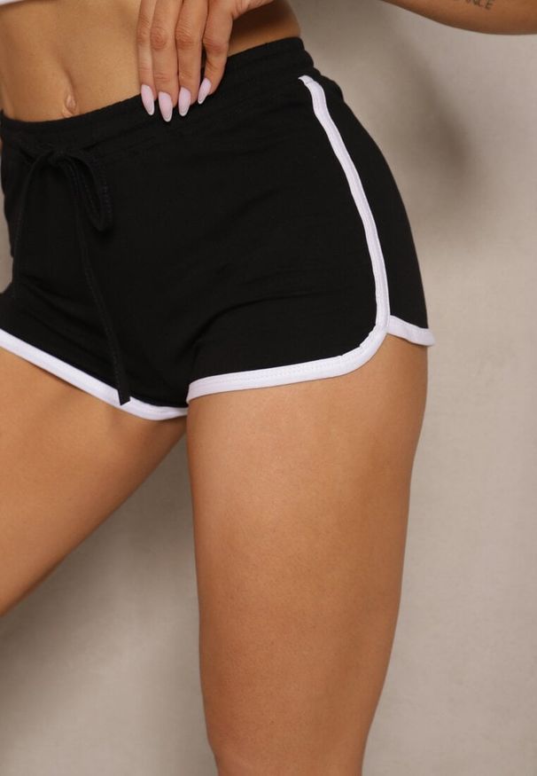 Renee - Czarne Bawełniane Szorty Dresowe z Lamówką Lirezae. Okazja: na co dzień. Kolor: czarny. Materiał: dresówka, bawełna. Styl: casual