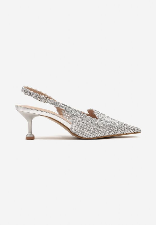 Renee - Srebrne Sandały na Szpilce z Geometrycznym Zdobieniem Typu Slingback Nevonira. Zapięcie: sprzączka. Kolor: srebrny. Wzór: aplikacja, geometria. Obcas: na szpilce. Styl: elegancki, klasyczny
