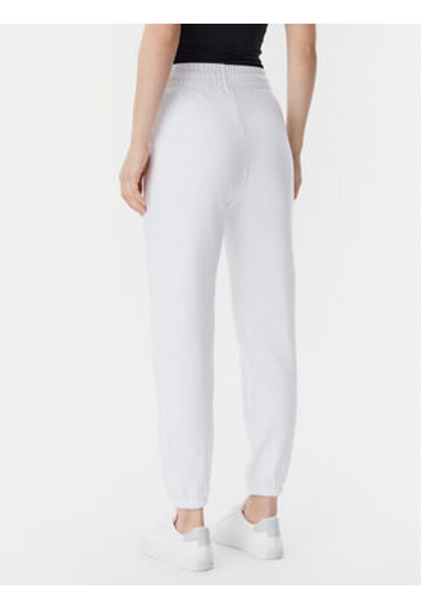 GAP - Gap Spodnie dresowe 889527-02 Biały Relaxed Fit. Kolor: biały. Materiał: bawełna