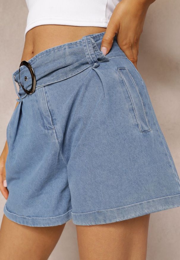 Renee - Granatowe Szorty High Waist z Bawełny Ozdobione Paskiem z Klamrą Dasslina. Stan: podwyższony. Kolor: niebieski. Materiał: bawełna. Wzór: aplikacja