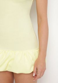 Born2be - Żółty Taliowany Kombinezon Ozdobiony Falbanką Semiriela. Okazja: na co dzień. Kolor: żółty. Wzór: aplikacja. Styl: casual, klasyczny #7