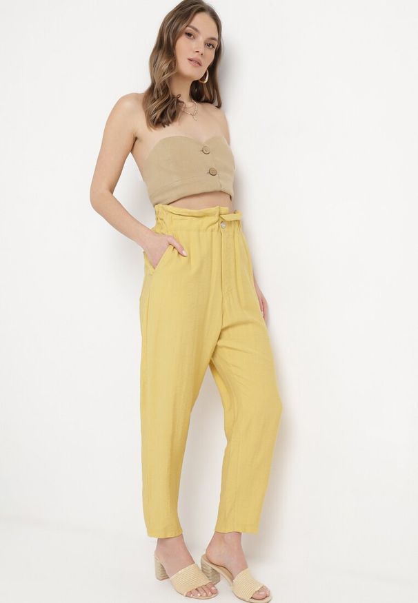 Born2be - Żółte Spodnie z Marszczoną Gumką w Pasie o Klasycznym Kroju Anifa. Stan: podwyższony. Kolor: żółty. Styl: klasyczny