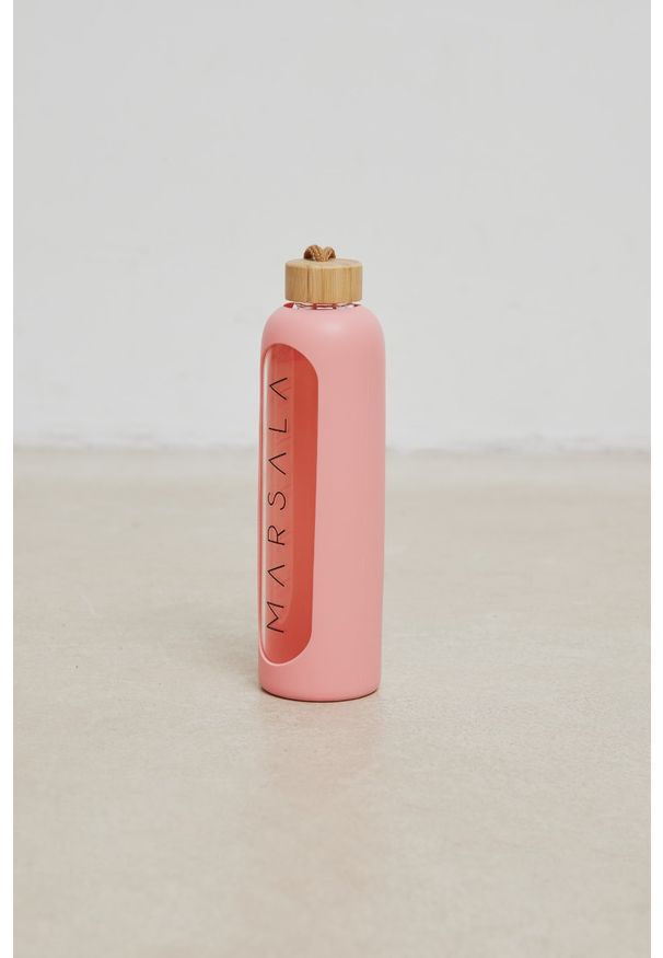 Marsala - Szklana butelka na wodę w kolorze POWDER PINK - DROP. Wzór: nadruk. Styl: elegancki