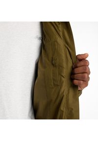 Kurtka zimowa męska New Balance MO53500WDL – zielona. Typ kołnierza: kaptur. Kolor: zielony. Materiał: poliester, puch. Wzór: aplikacja. Sezon: zima #6