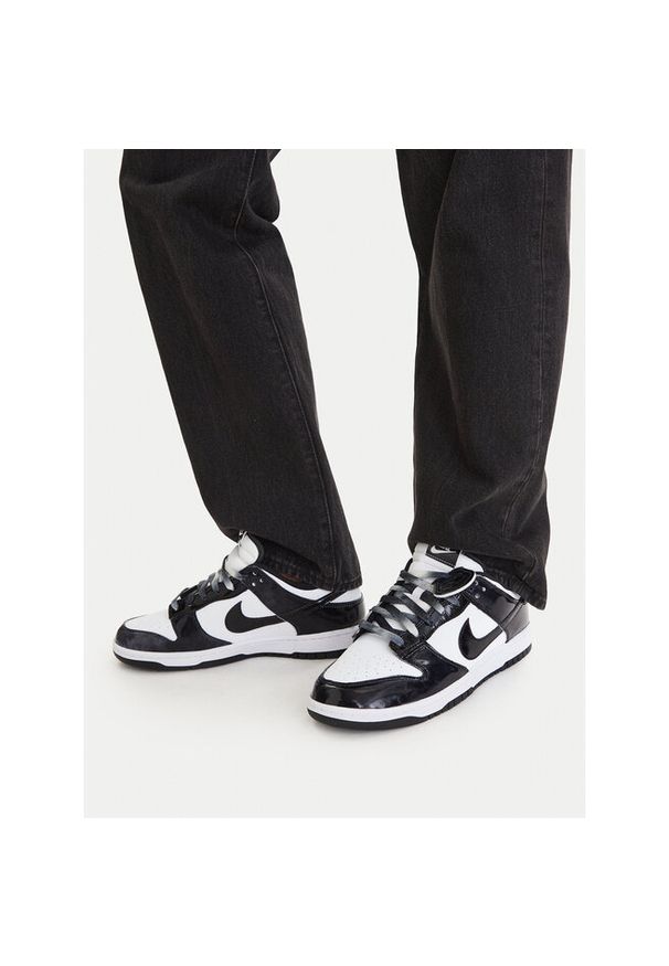 Sneakersy Nike. Wzór: kolorowy