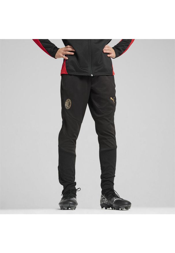 Puma - Młodzieżowe spodnie treningowe AC Milan PUMA Black For All Time Red. Kolor: czerwony, wielokolorowy, czarny. Materiał: dresówka. Sport: piłka nożna