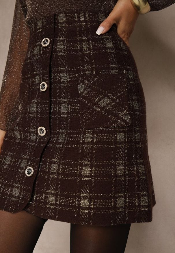 Renee - Brązowa Spódnica z Wiskozą z Metalicznymi Przeszyciami i Ozdobnymi Guzikami Sewzela. Kolor: brązowy. Materiał: wiskoza. Wzór: aplikacja. Styl: elegancki