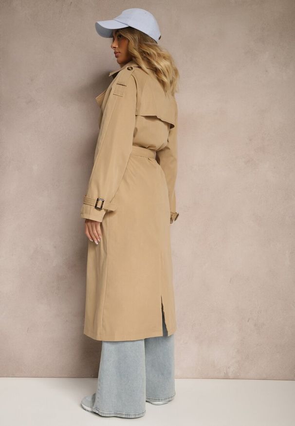Renee - Beżowy Płaszcz o Wydłużonym Fasonie Trencza z Guzikami i Paskiem Dennime. Kolor: beżowy. Długość: długie