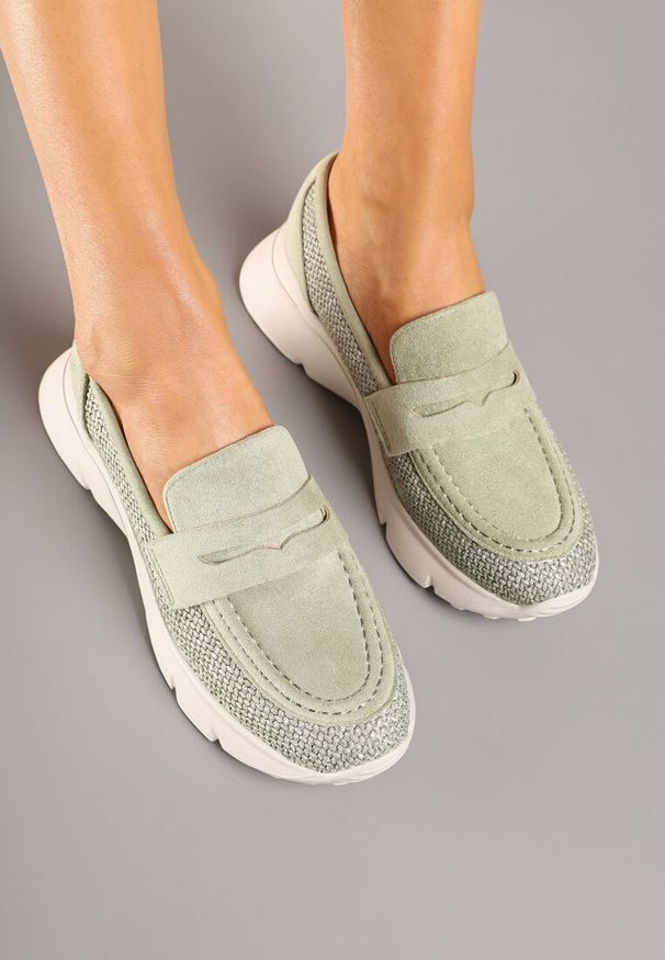 Renee - Zielone Półbuty na Tłoczonej Platformie Eraviella. Okazja: na co dzień. Kolor: zielony. Materiał: jeans. Obcas: na platformie. Styl: elegancki, casual. Wysokość obcasa: średni