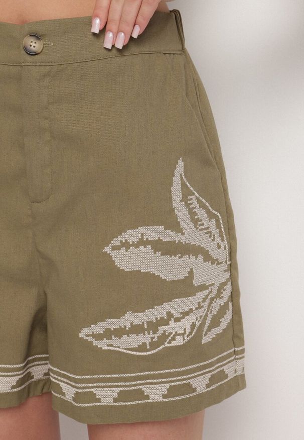 Born2be - Zielone Bawełniane Szorty z Wysokim Stanem Zdobione Haftem Filarassa. Okazja: na co dzień. Stan: podwyższony. Kolor: zielony. Materiał: bawełna. Wzór: aplikacja, haft. Styl: casual, elegancki, klasyczny