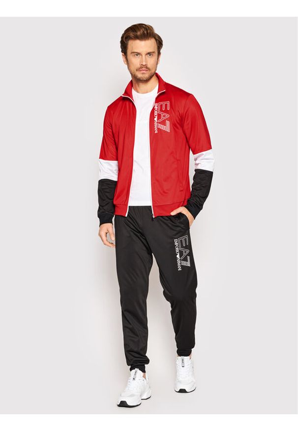 Dres EA7 Emporio Armani. Kolor: czerwony. Materiał: dresówka