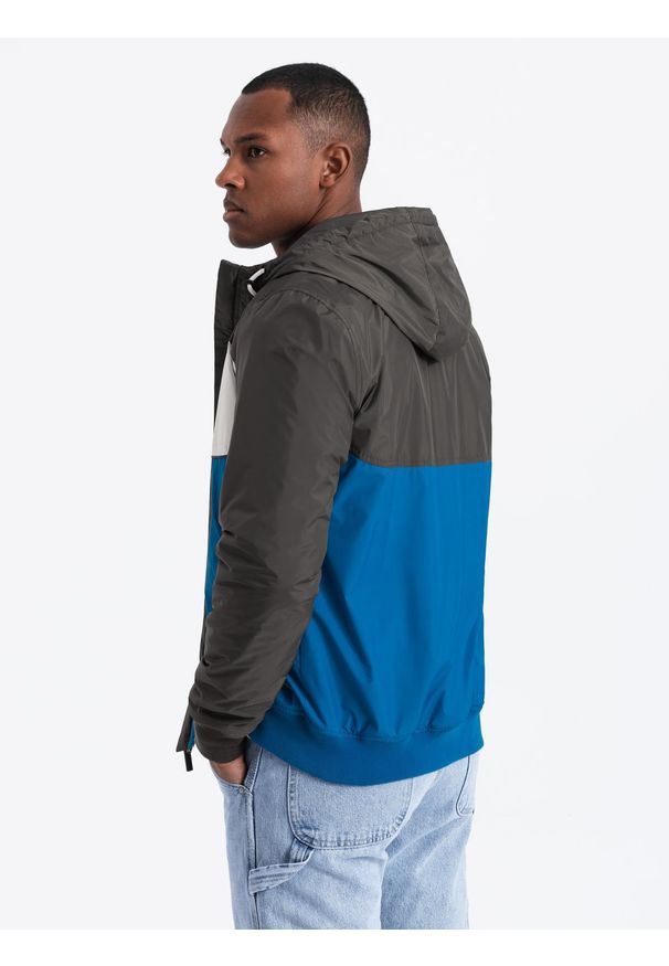 Ombre Clothing - Kolorowa lekka męska kurtka sportowa z polarem – niebiesko-grafitowa V2 OM-JANP-0194 - XXL. Typ kołnierza: kołnierzyk stójkowy. Kolor: niebieski. Materiał: polar. Wzór: kolorowy. Styl: sportowy