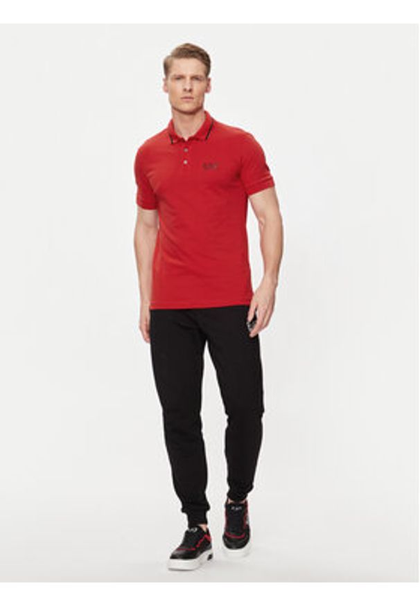 EA7 Emporio Armani Polo 8NPF06 PJ04Z 1461 Czerwony Regular Fit. Typ kołnierza: polo. Kolor: czerwony. Materiał: bawełna