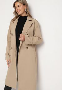 Born2be - Ciemnobeżowy Płaszcz Dwurzędowy Trencz Ozdobiony Paskiem i Pagonami Malwissa. Okazja: na co dzień. Kolor: beżowy. Materiał: jeans. Wzór: aplikacja. Sezon: wiosna, jesień. Styl: casual, elegancki #3