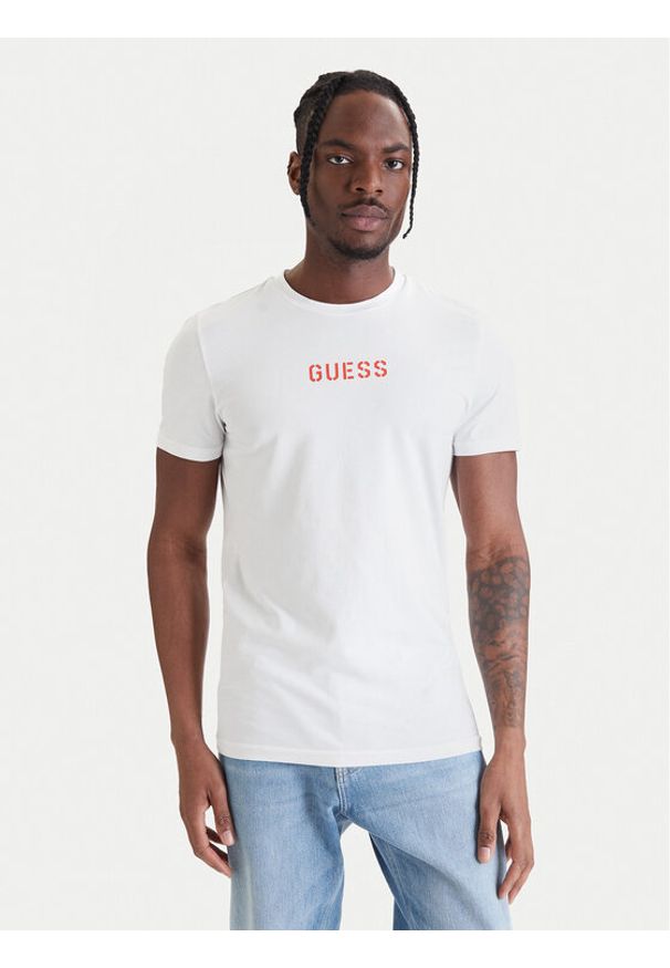 Guess T-Shirt U6GM01 K6YW1 Biały Regular Fit. Kolor: biały. Materiał: bawełna