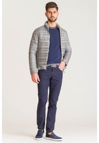 Granatowe spodnie męskie Versace Jeans. Kolor: niebieski. Materiał: bawełna. Wzór: aplikacja #3