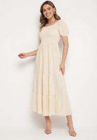 Born2be - Jasnobeżowa Rozkloszowana Sukienka z Dekoltem Typu Hiszpanka z Marszczeniem Lumorice. Okazja: na co dzień. Typ kołnierza: dekolt hiszpanka. Kolor: beżowy. Styl: casual, elegancki #1