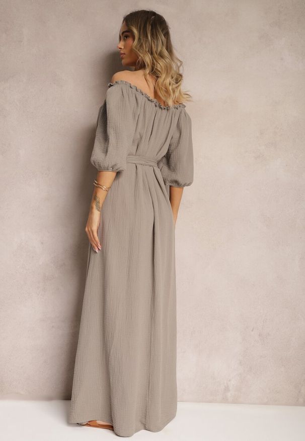 Renee - Beżowa Bawełniana Sukienka z Muślinu Wiązana przy Dekolcie z Paskiem i Gumką w Talii Tasda. Okazja: na co dzień. Typ kołnierza: dekolt hiszpanka. Kolor: beżowy. Materiał: bawełna. Typ sukienki: proste. Styl: casual