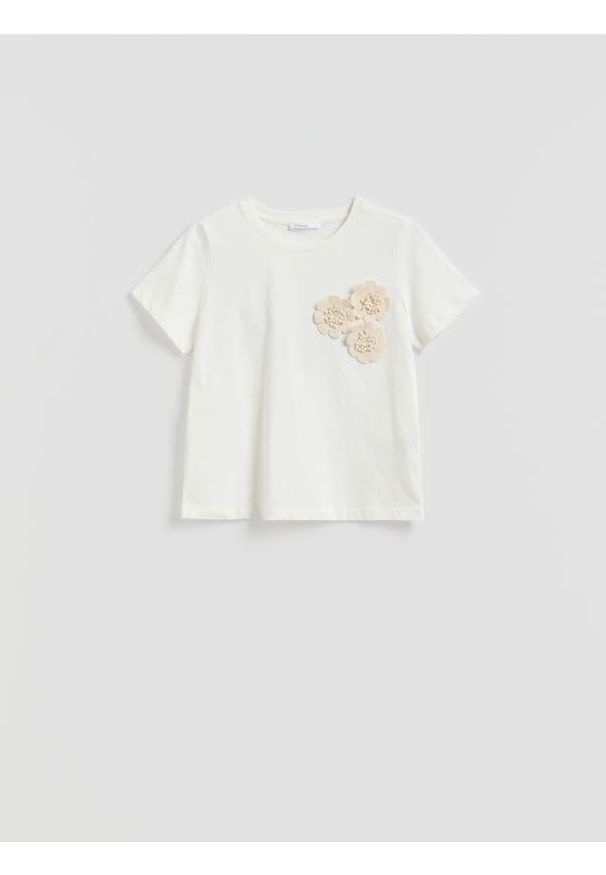 Reserved - T-shirt z aplikacją - złamana biel. Materiał: bawełna. Wzór: aplikacja