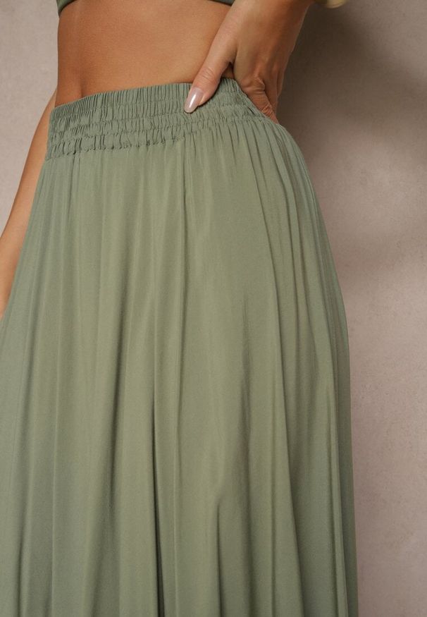 Renee - Zielona Spódnica o Rozkloszowanym Kroju z Wiskozy Lunafina. Okazja: na co dzień. Kolor: zielony. Materiał: wiskoza. Styl: klasyczny, sportowy, casual