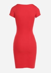 Born2be - Czerwona Bawełniana Sukienka Mini z Ozdobnym Dekoltem Grandria. Kolor: czerwony. Materiał: bawełna. Długość rękawa: krótki rękaw. Wzór: prążki. Długość: mini #5