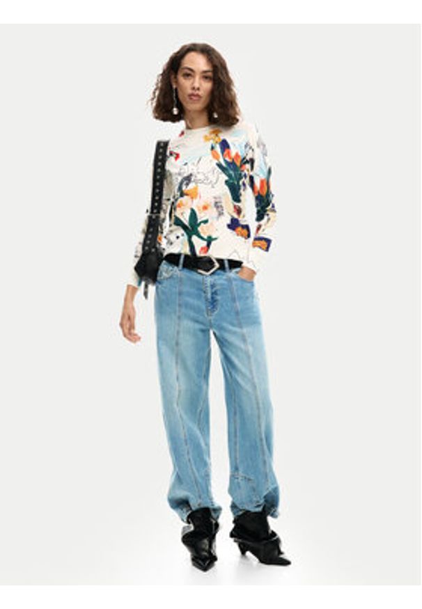 Desigual Sweter Nantes Lacroix 26SWJF35 Écru Regular Fit. Kolor: kremowy. Materiał: wiskoza, syntetyk