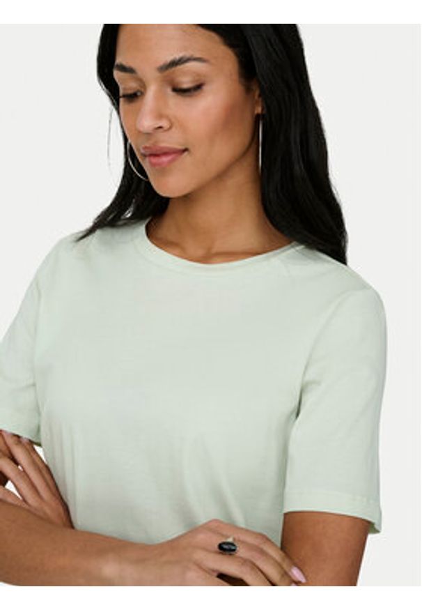 only - ONLY T-Shirt 15270390 Zielony Regular Fit. Kolor: zielony. Materiał: bawełna