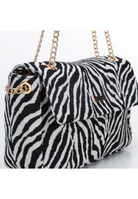 Wittchen - Damska torebka w zebrę na łańcuszku biało-czarna. Kolor: czarny, biały, wielokolorowy. Wzór: motyw zwierzęcy. Dodatki: z haftem. Styl: klasyczny, elegancki #5