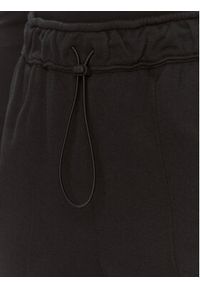 Calvin Klein Performance Spodnie dresowe 00GWS3P605 Czarny Regular Fit. Kolor: czarny. Materiał: bawełna, dresówka