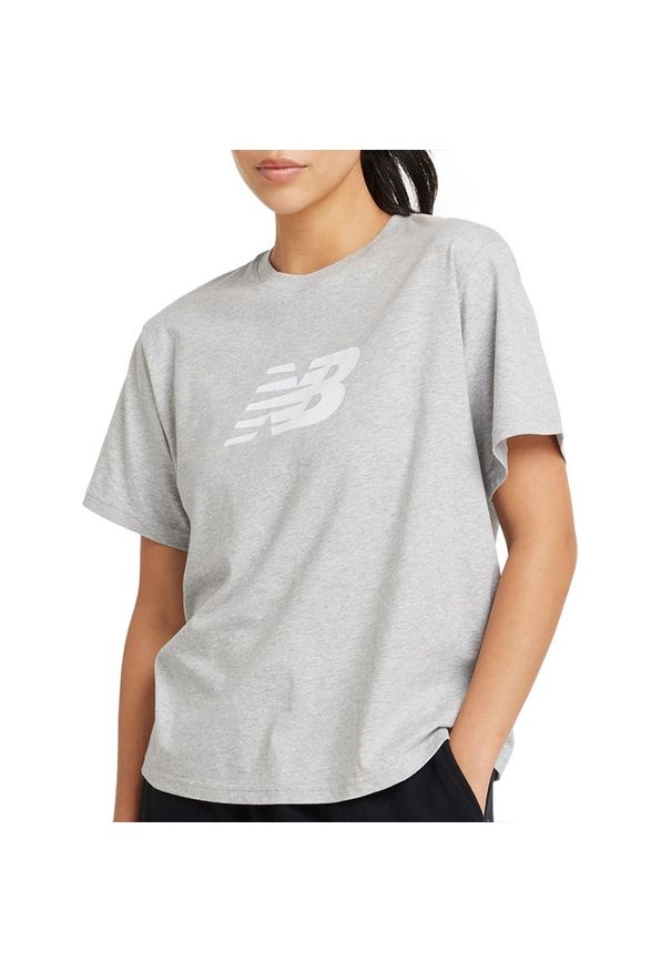 Koszulka damska New Balance WT43583AG - szara. Kolor: szary. Materiał: bawełna. Długość rękawa: krótki rękaw. Długość: krótkie