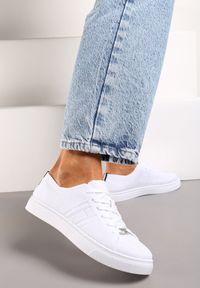 Born2be - Białe Trampki przed Kostkę ze Sznurowaniami Arokime. Wysokość cholewki: przed kostkę. Kolor: biały. Materiał: materiał. Szerokość cholewki: normalna. Styl: klasyczny, sportowy #1