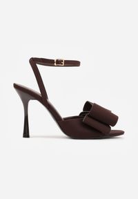 Born2be - Ciemnobrązowe Eleganckie Sandały na Szpilce z Ozdobną Aplikacją z Kokardą Lorena. Okazja: na wesele, na ślub cywilny. Kolor: brązowy. Wzór: aplikacja. Sezon: lato. Obcas: na szpilce. Styl: elegancki #3