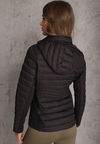 Renee - Czarna Przejściowa Kurtka z Pikowaniem Elastycznymi Wstawkami i Kapturem Fezilina. Okazja: na co dzień. Kolor: czarny. Materiał: nylon, jeans. Styl: sportowy, casual #3