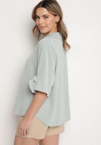 Born2be - Jasnozielona Koszula z Aplikacjami Kwiatów 3D Tenemara. Okazja: na co dzień. Typ kołnierza: kołnierzyk klasyczny. Kolor: zielony. Materiał: jeans. Długość rękawa: długi rękaw. Długość: długie. Wzór: aplikacja, kwiaty. Styl: klasyczny, casual #6