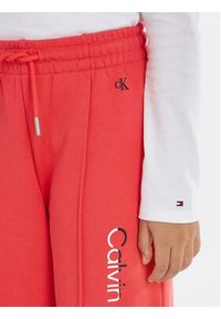 Calvin Klein Jeans Spodnie dresowe Hero Logo IG0IG02095 Różowy Regular Fit. Kolor: różowy. Materiał: bawełna #4