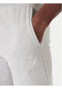 Nautica Spodnie dresowe Nampa N1T04063 Szary Regular Fit. Kolor: szary. Materiał: bawełna