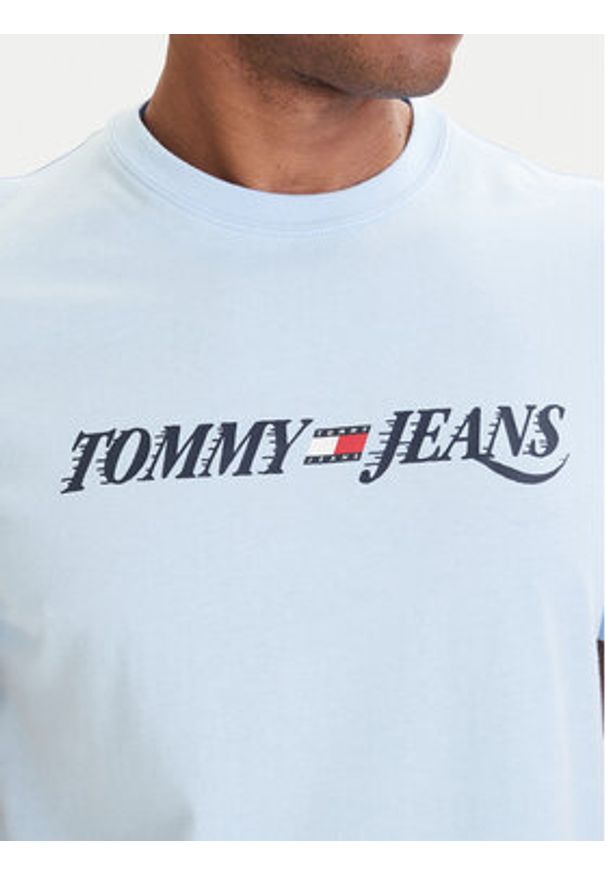 Tommy Jeans T-Shirt DM0DM22548 Błękitny Regular Fit. Kolor: niebieski. Materiał: bawełna