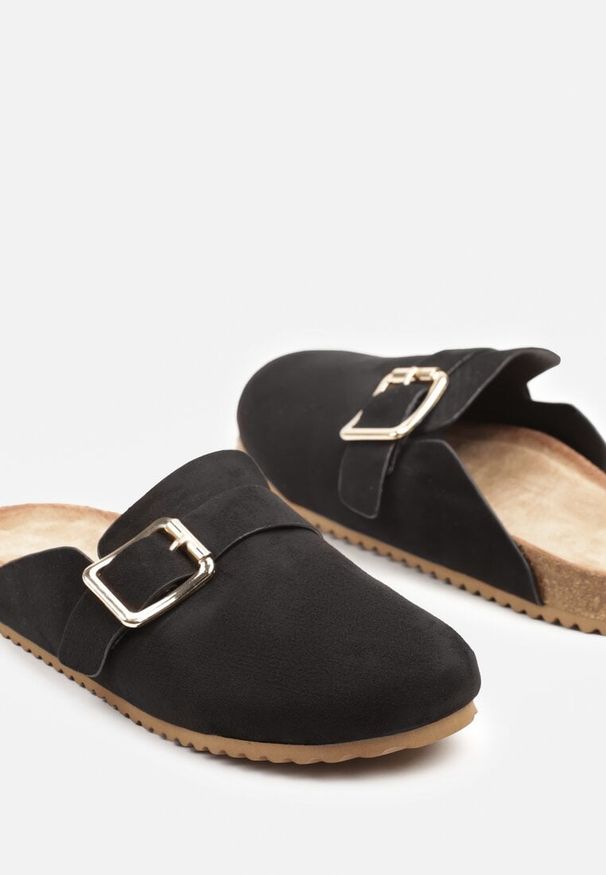 Renee - Czarne Klapki z Ozdobną Klamrą w Stylu Chodaków Afindea. Okazja: na co dzień. Kolor: czarny. Materiał: jeans. Obcas: na płaskiej podeszwie. Styl: elegancki, casual